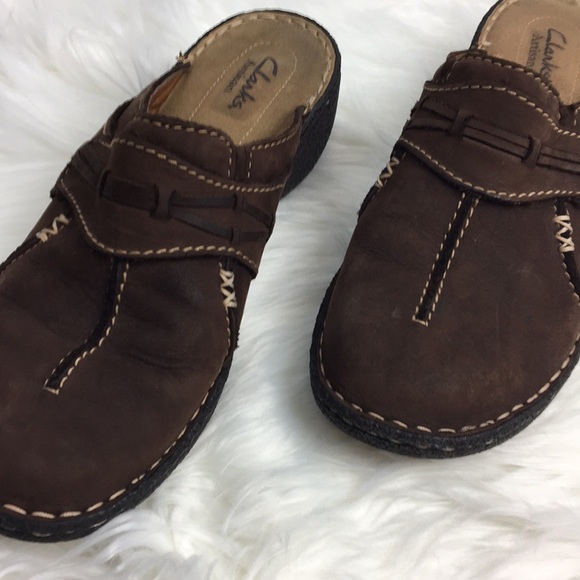 Clarks Shoes - /Clarks/ Artisans nubuck brown mules